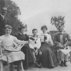 Bellagio, villa Trivulzio, Maddalena Cavazzi della Somaglia con i figli Marianna e Gian Giacomo Trivulzio.