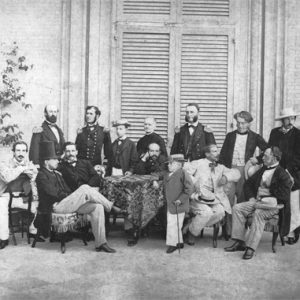 Vittorio Emanuele, il principe di Savoia-Carignano e il senatore Gian Giacomo Trivulzio, seduto, primo a sinistra, c. 1850.
